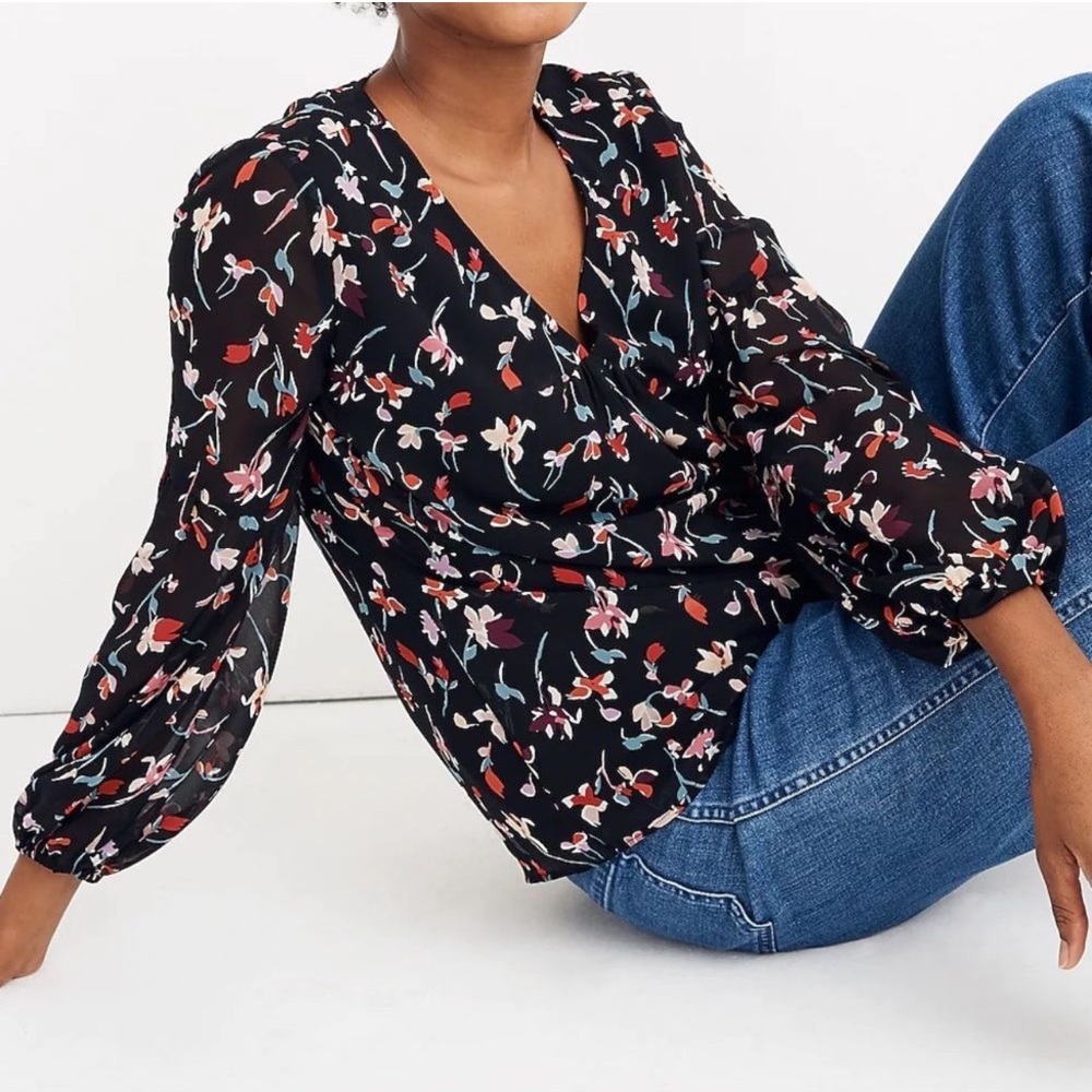Madewell Shirred Sleeve V Neck Blouse in Drifting Flowers Size Small